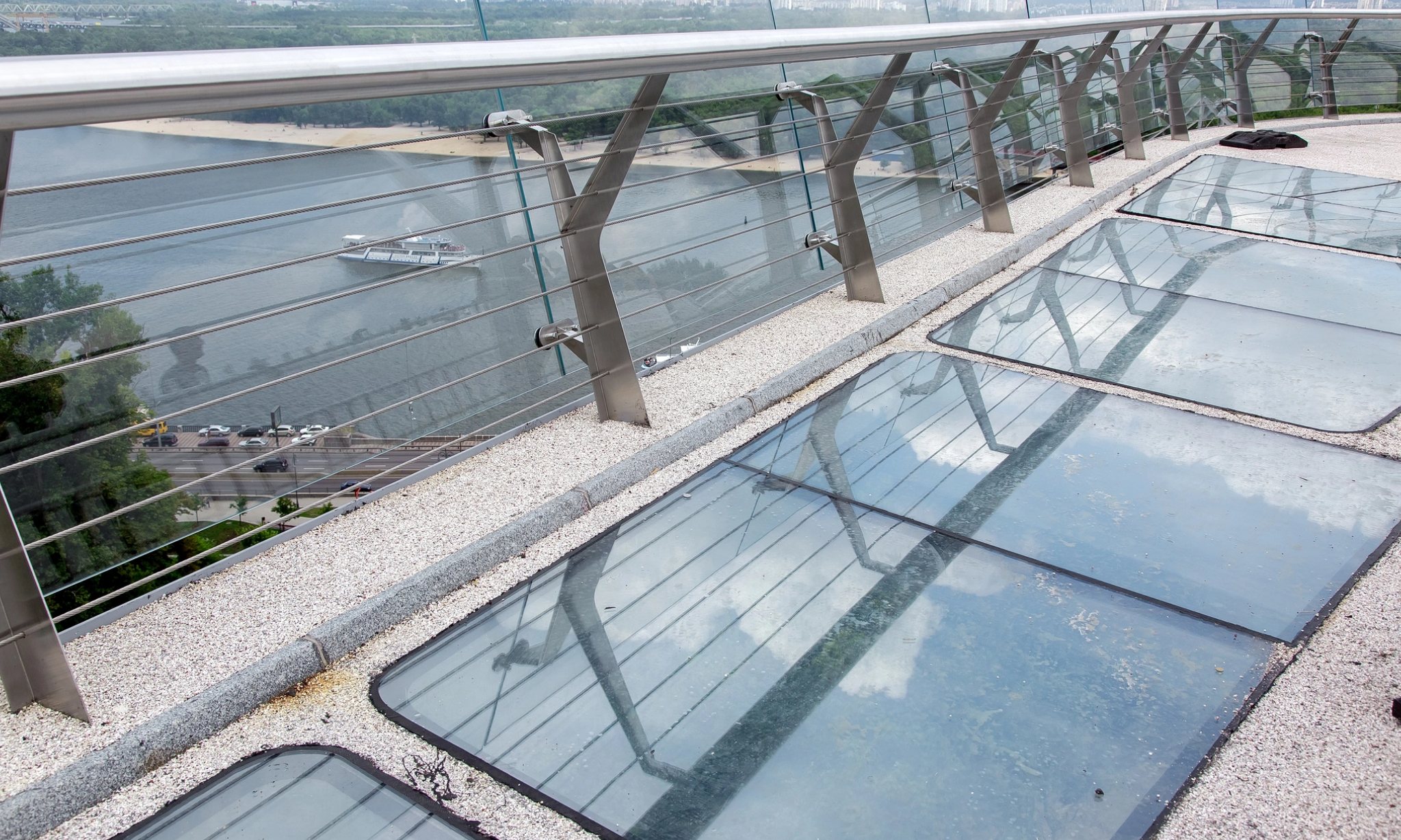 Installation de garde-corps en verre